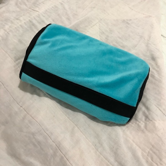 Throw pillows !! Who doesn't love pillows! - Picture 5 of 5